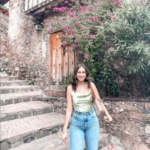 Meet your Posher, Daniela